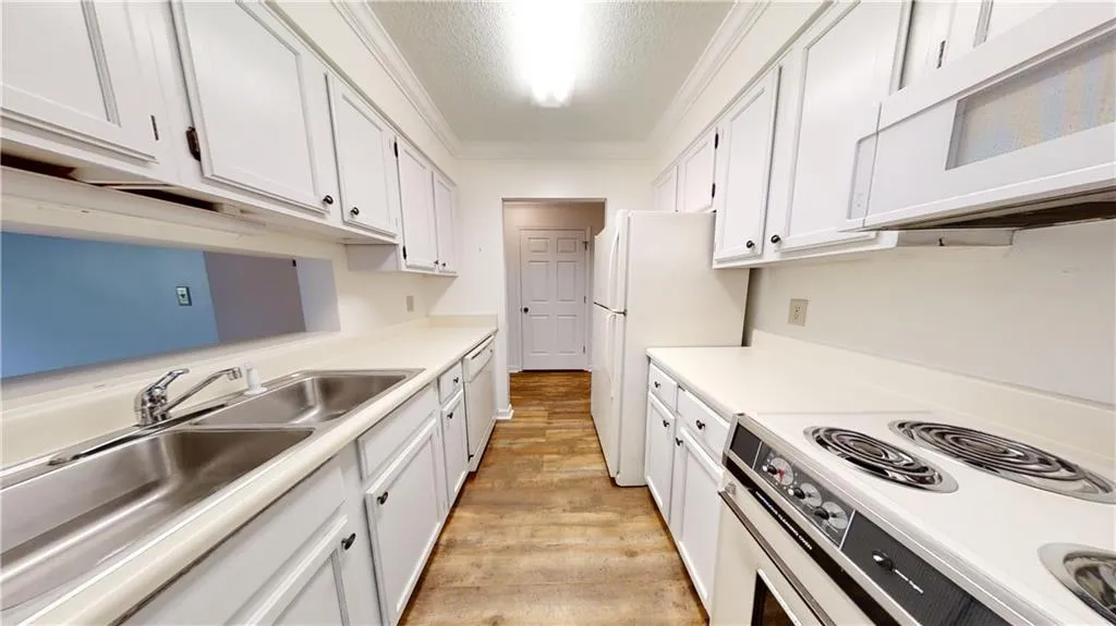 300 Johnson Ferry Road Ne Unit A512, Sandy Springs, Georgia 30328, 1 Bedroom Bedrooms, ,1 BathroomBathrooms,Residential,Sold,300 Johnson Ferry Road Ne Unit A512,7108852