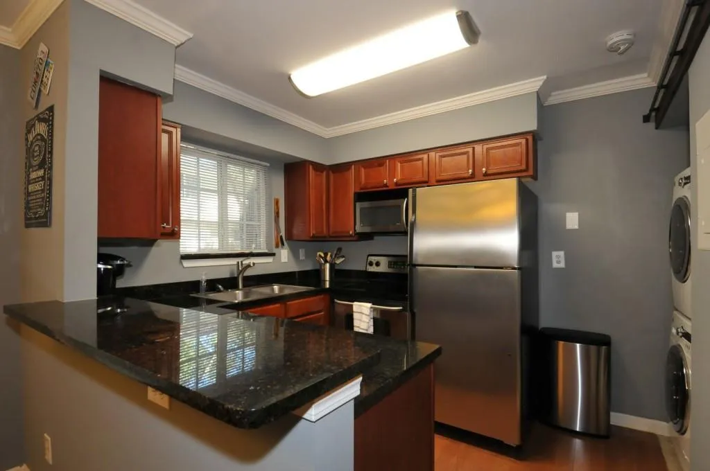 6940 Roswell Road Unit 23a, Sandy Springs, Georgia 30328, 2 Bedrooms Bedrooms, ,1 BathroomBathrooms,Residential,Sold,6940 Roswell Road Unit 23a,6074370