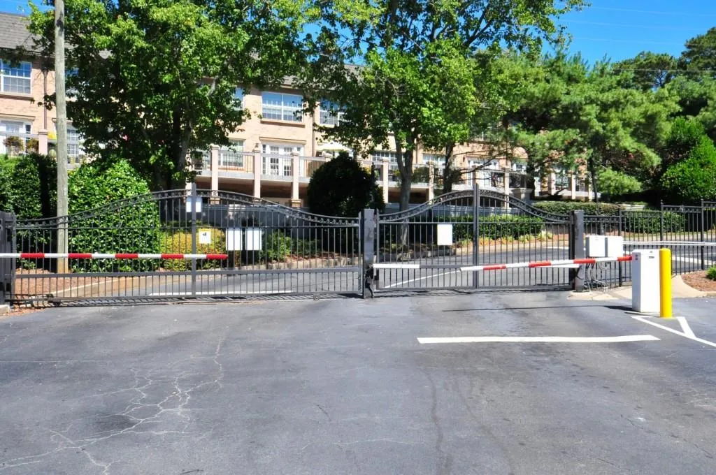 6940 Roswell Road Unit 23a, Sandy Springs, Georgia 30328, 2 Bedrooms Bedrooms, ,1 BathroomBathrooms,Residential,Sold,6940 Roswell Road Unit 23a,6074370