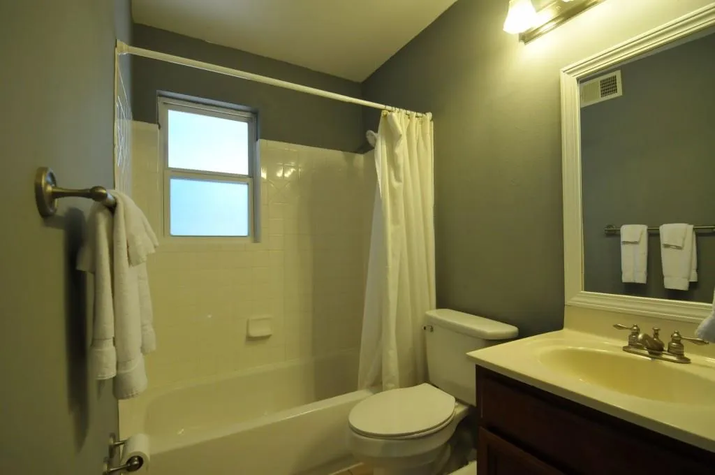 6940 Roswell Road Unit 23a, Sandy Springs, Georgia 30328, 2 Bedrooms Bedrooms, ,1 BathroomBathrooms,Residential,Sold,6940 Roswell Road Unit 23a,6074370