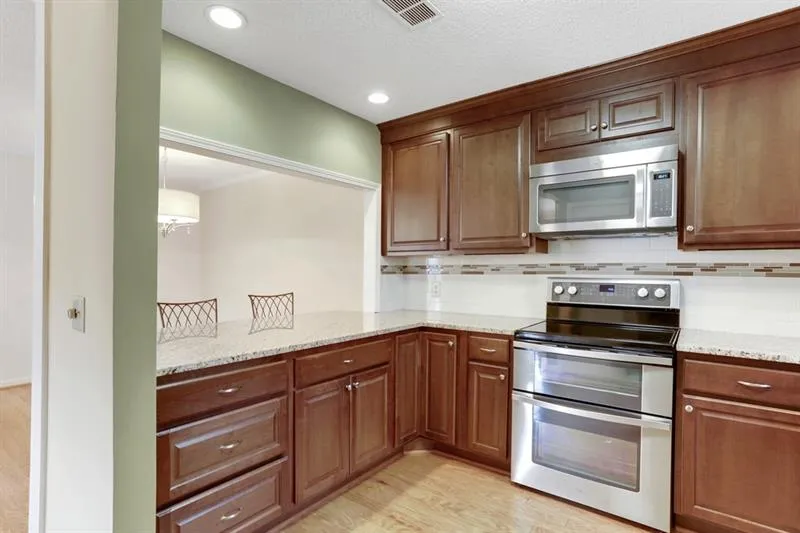409 Abingdon Way, Sandy Springs, Georgia 30328, 2 Bedrooms Bedrooms, ,2 BathroomsBathrooms,Residential,Sold,409 Abingdon Way,6653846