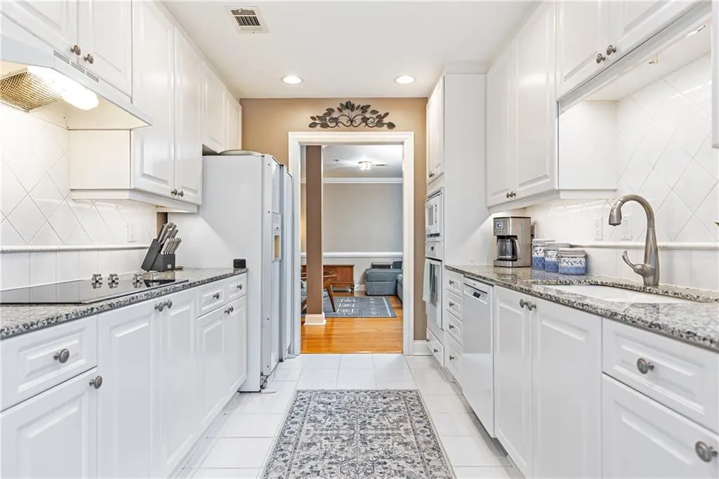 211 Colonial Homes Drive Nw Unit 2508, Atlanta, Georgia 30309, 2 Bedrooms Bedrooms, ,2 BathroomsBathrooms,Residential,For Sale,211 Colonial Homes Drive Nw Unit 2508,7566839
