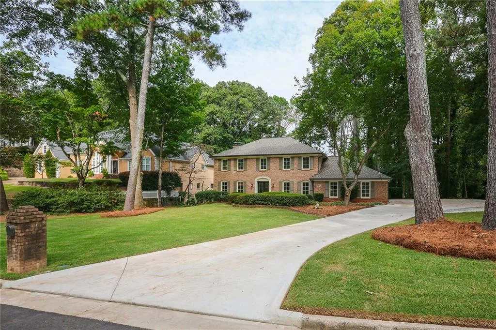 815 Overhill Court, Sandy Springs, Georgia 30328, 5 Bedrooms Bedrooms, ,3 BathroomsBathrooms,Residential,Sold,815 Overhill Court,6083601