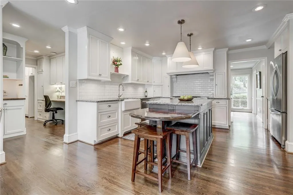 815 Overhill Court, Sandy Springs, Georgia 30328, 5 Bedrooms Bedrooms, ,3 BathroomsBathrooms,Residential,Sold,815 Overhill Court,6083601