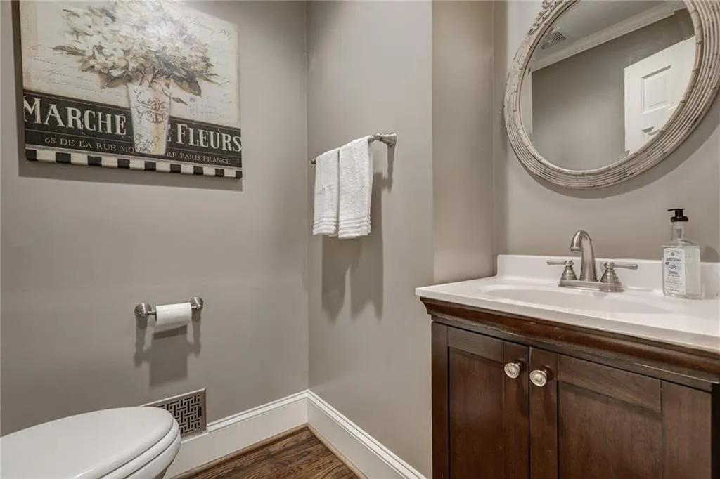 815 Overhill Court, Sandy Springs, Georgia 30328, 5 Bedrooms Bedrooms, ,3 BathroomsBathrooms,Residential,Sold,815 Overhill Court,6083601