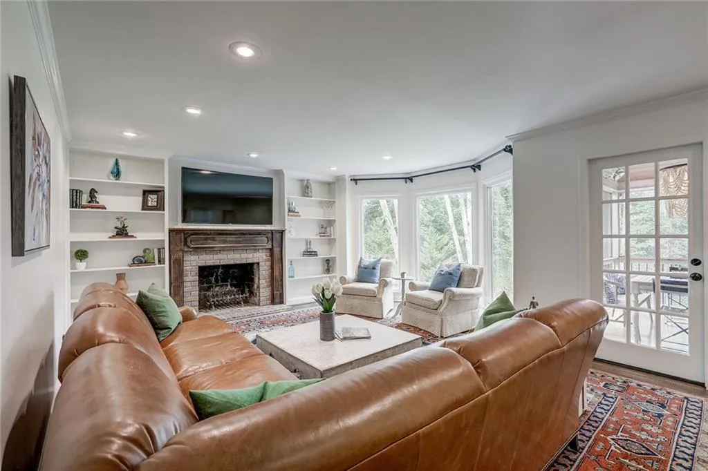 815 Overhill Court, Sandy Springs, Georgia 30328, 5 Bedrooms Bedrooms, ,3 BathroomsBathrooms,Residential,Sold,815 Overhill Court,6083601