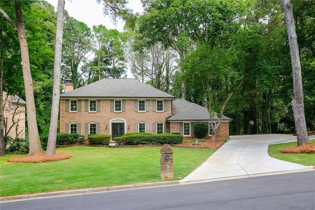 815 Overhill Court, Sandy Springs, Georgia 30328, 5 Bedrooms Bedrooms, ,3 BathroomsBathrooms,Residential,Sold,815 Overhill Court,6083601