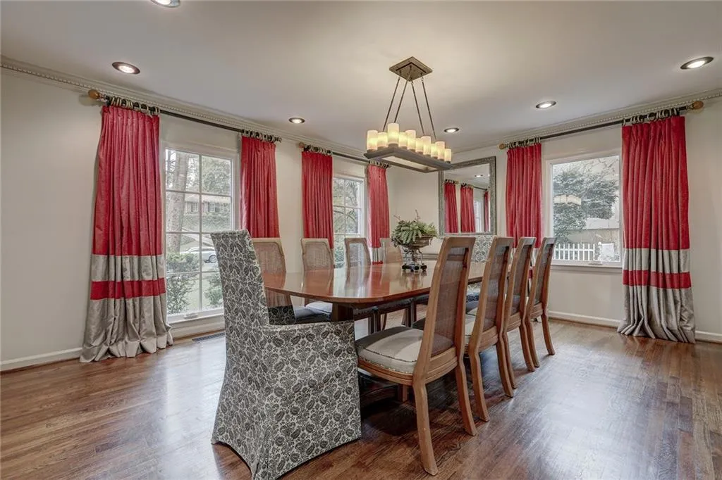 815 Overhill Court, Sandy Springs, Georgia 30328, 5 Bedrooms Bedrooms, ,3 BathroomsBathrooms,Residential,Sold,815 Overhill Court,6083601