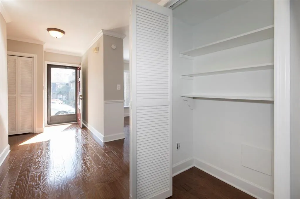 23 Ivy Square Ne, Atlanta, Georgia 30342, 2 Bedrooms Bedrooms, ,2 BathroomsBathrooms,Residential,Sold,23 Ivy Square Ne,5978633