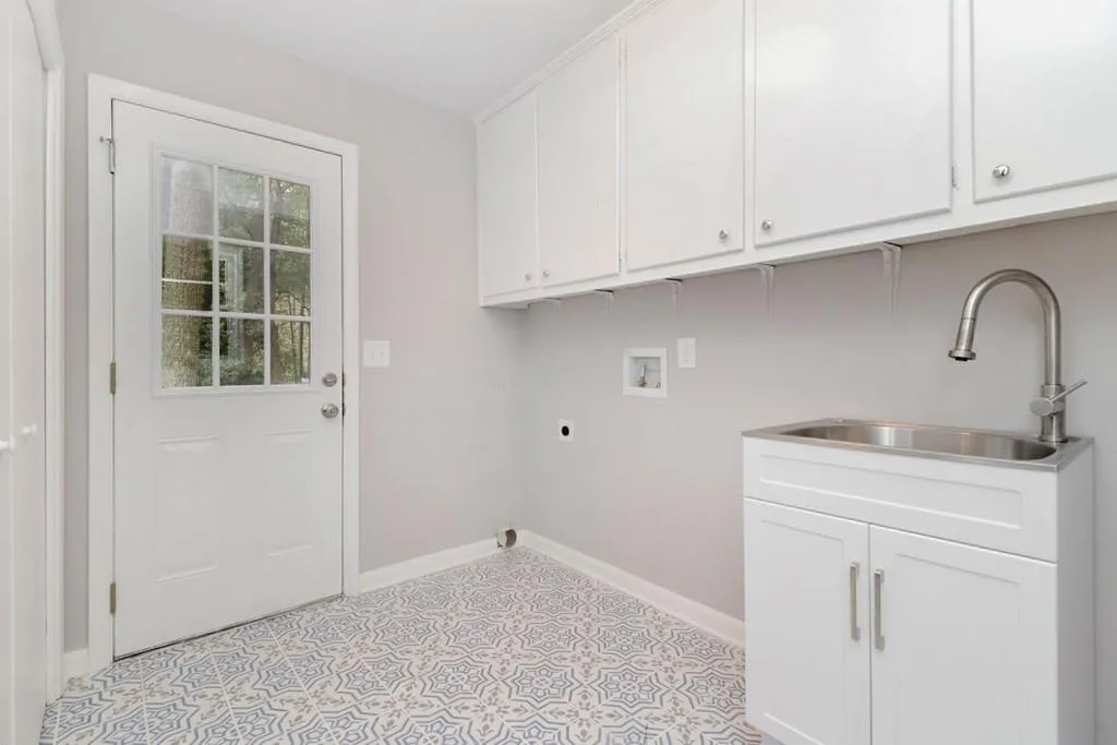1105 Spalding Drive, Sandy Springs, Georgia 30350, 4 Bedrooms Bedrooms, ,3 BathroomsBathrooms,Residential,Sold,1105 Spalding Drive,6802071