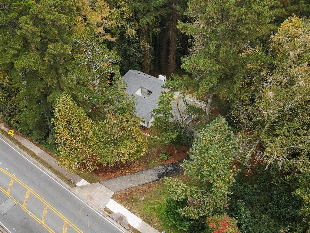 1105 Spalding Drive, Sandy Springs, Georgia 30350, 4 Bedrooms Bedrooms, ,3 BathroomsBathrooms,Residential,Sold,1105 Spalding Drive,6802071
