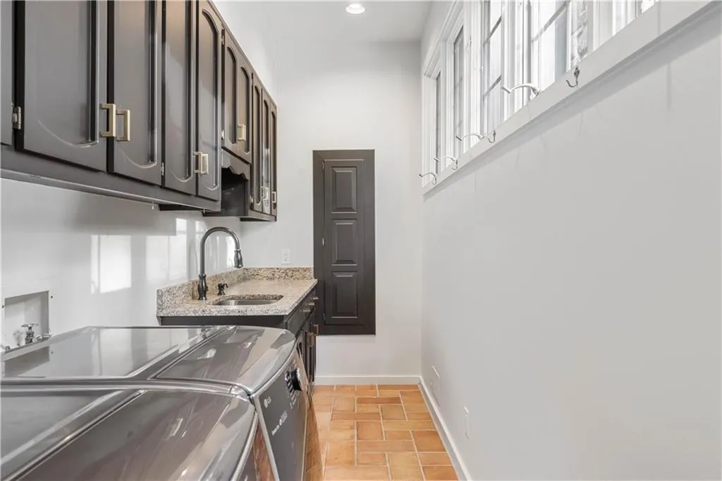 5865 Winterthur Drive Nw, Sandy Springs, Georgia 30328, 4 Bedrooms Bedrooms, ,3 BathroomsBathrooms,Residential,Sold,5865 Winterthur Drive Nw,7369936