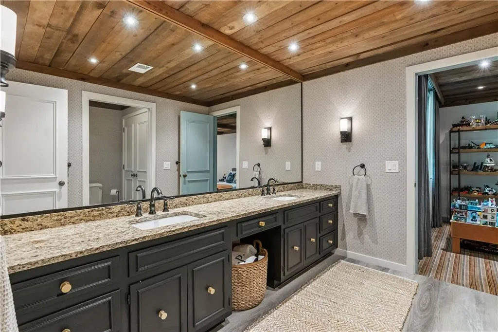 5865 Winterthur Drive Nw, Sandy Springs, Georgia 30328, 4 Bedrooms Bedrooms, ,3 BathroomsBathrooms,Residential,Sold,5865 Winterthur Drive Nw,7369936
