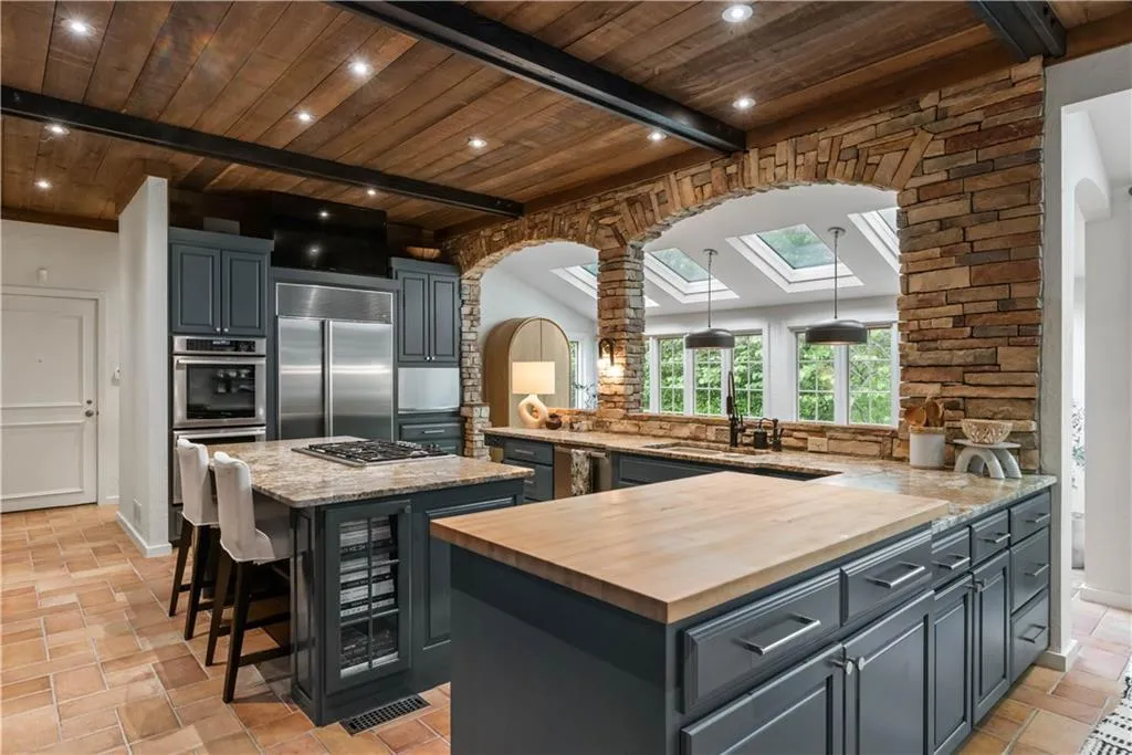 5865 Winterthur Drive Nw, Sandy Springs, Georgia 30328, 4 Bedrooms Bedrooms, ,3 BathroomsBathrooms,Residential,Sold,5865 Winterthur Drive Nw,7369936