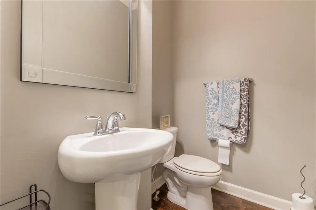 7305 Glisten Avenue, Atlanta, Georgia 30328, 3 Bedrooms Bedrooms, ,3 BathroomsBathrooms,Residential,Sold,7305 Glisten Avenue,6792196