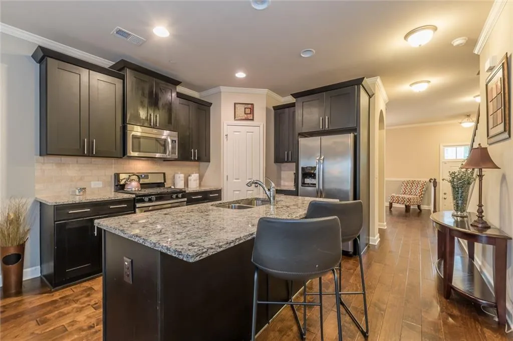 7305 Glisten Avenue, Atlanta, Georgia 30328, 3 Bedrooms Bedrooms, ,3 BathroomsBathrooms,Residential,Sold,7305 Glisten Avenue,6792196