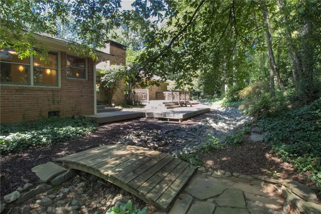 586 Lorell Ter, Atlanta, Georgia 30328, 3 Bedrooms Bedrooms, ,2 BathroomsBathrooms,Residential,Sold,586 Lorell Ter,5597063