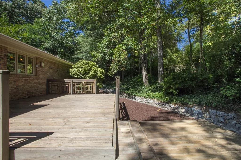 586 Lorell Ter, Atlanta, Georgia 30328, 3 Bedrooms Bedrooms, ,2 BathroomsBathrooms,Residential,Sold,586 Lorell Ter,5597063