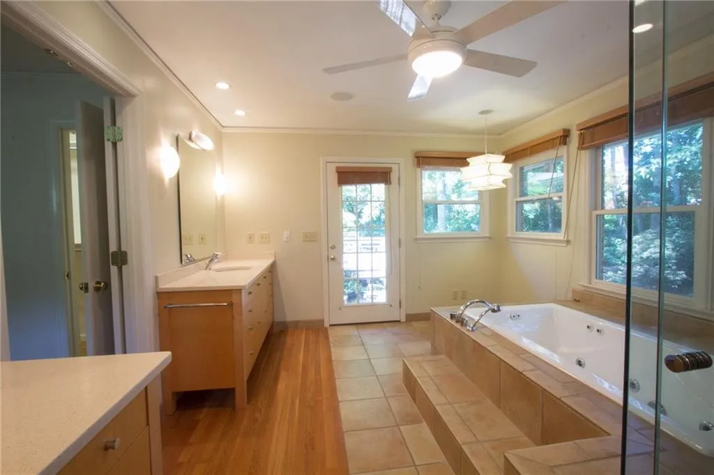 586 Lorell Ter, Atlanta, Georgia 30328, 3 Bedrooms Bedrooms, ,2 BathroomsBathrooms,Residential,Sold,586 Lorell Ter,5597063