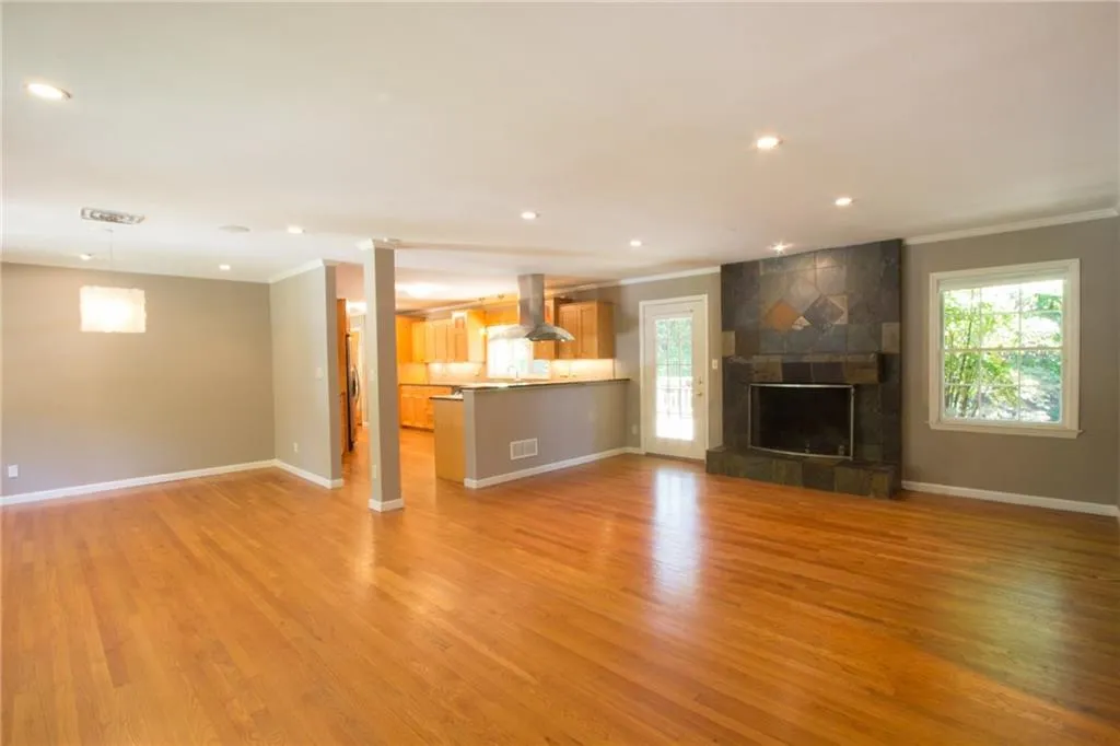 586 Lorell Ter, Atlanta, Georgia 30328, 3 Bedrooms Bedrooms, ,2 BathroomsBathrooms,Residential,Sold,586 Lorell Ter,5597063