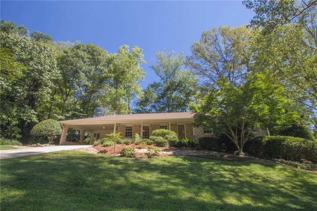 586 Lorell Ter, Atlanta, Georgia 30328, 3 Bedrooms Bedrooms, ,2 BathroomsBathrooms,Residential,Sold,586 Lorell Ter,5597063
