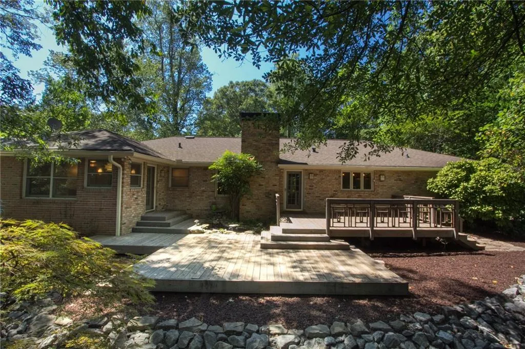 586 Lorell Ter, Atlanta, Georgia 30328, 3 Bedrooms Bedrooms, ,2 BathroomsBathrooms,Residential,Sold,586 Lorell Ter,5597063