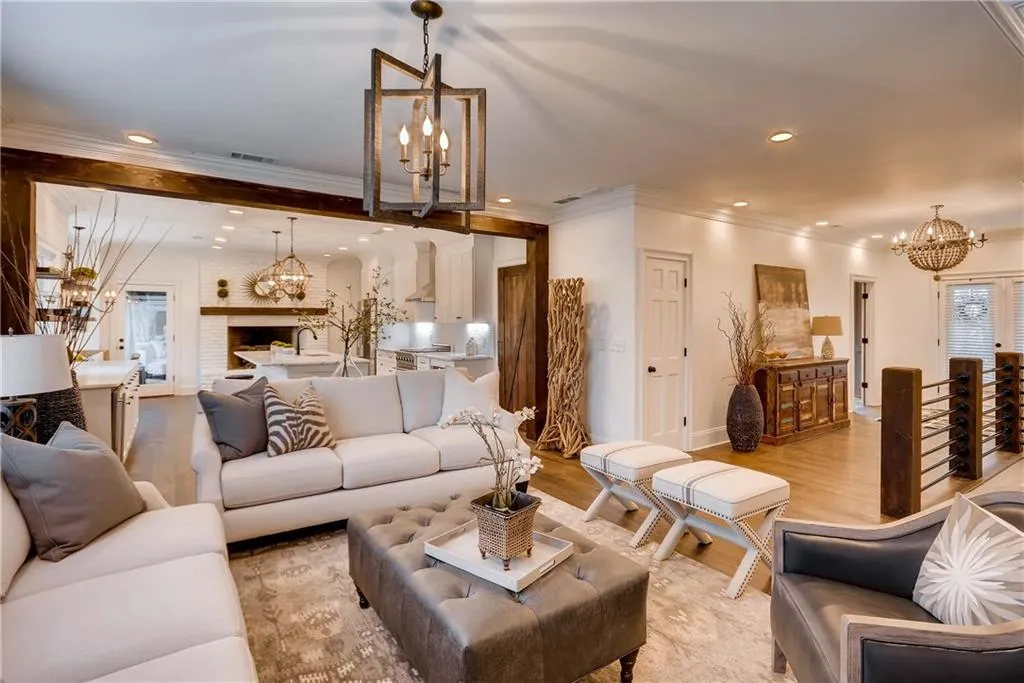 190 Northglenn Court, Atlanta, Georgia 30342, 5 Bedrooms Bedrooms, ,4 BathroomsBathrooms,Residential,Sold,190 Northglenn Court,5979154