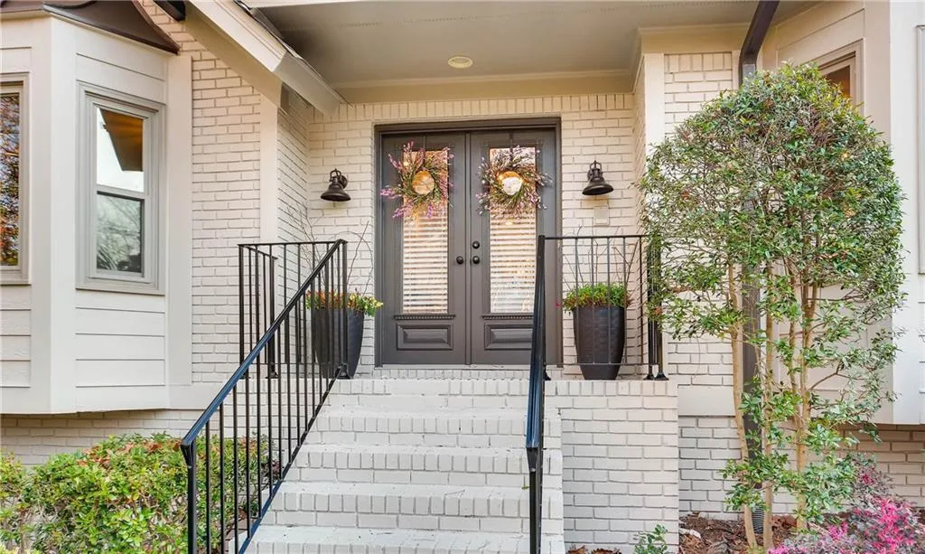 190 Northglenn Court, Atlanta, Georgia 30342, 5 Bedrooms Bedrooms, ,4 BathroomsBathrooms,Residential,Sold,190 Northglenn Court,5979154
