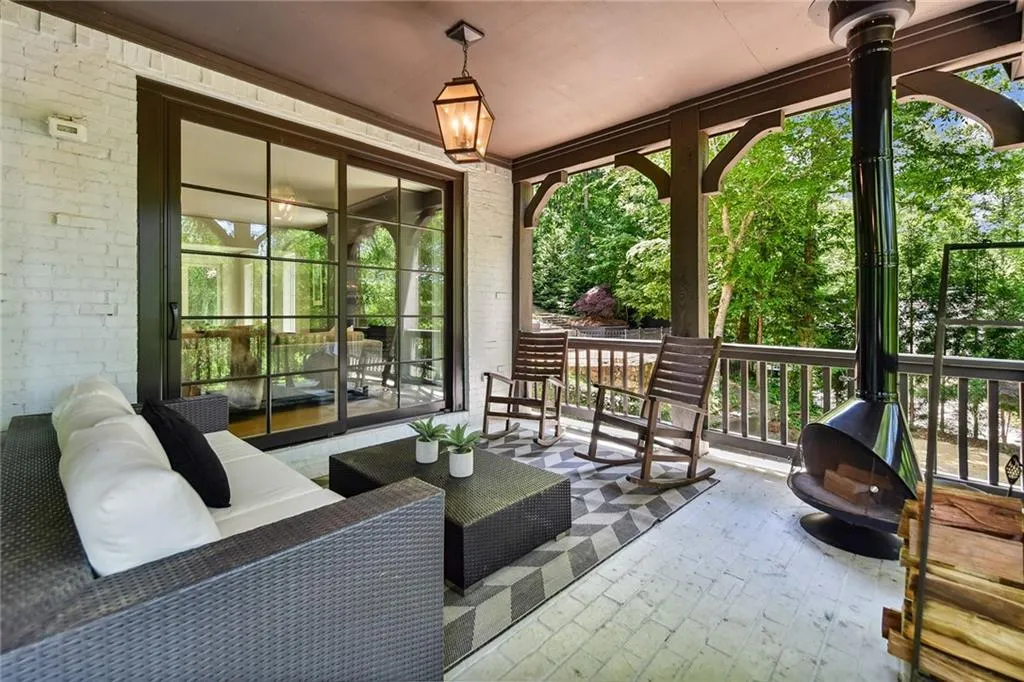 6305 River Chase Circle, Sandy Springs, Georgia 30328, 4 Bedrooms Bedrooms, ,5 BathroomsBathrooms,Residential,Sold,6305 River Chase Circle,7046267