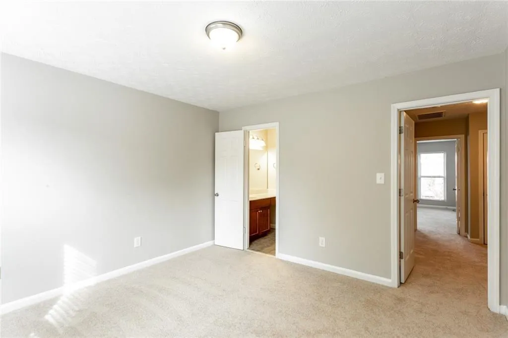 125 N River Drive Unit B, Sandy Springs, Georgia 30350, 2 Bedrooms Bedrooms, ,2 BathroomsBathrooms,Residential,Sold,125 N River Drive Unit B,6103394