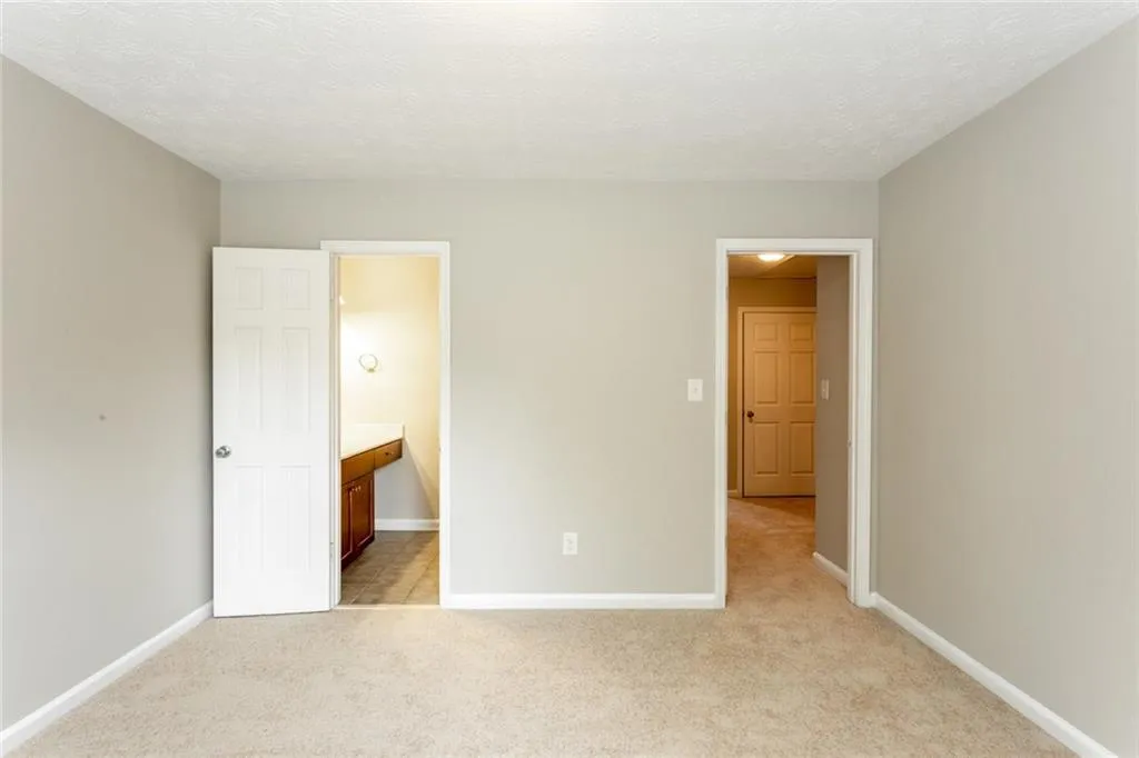 125 N River Drive Unit B, Sandy Springs, Georgia 30350, 2 Bedrooms Bedrooms, ,2 BathroomsBathrooms,Residential,Sold,125 N River Drive Unit B,6103394
