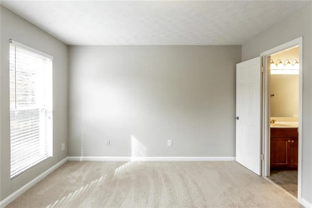 125 N River Drive Unit B, Sandy Springs, Georgia 30350, 2 Bedrooms Bedrooms, ,2 BathroomsBathrooms,Residential,Sold,125 N River Drive Unit B,6103394