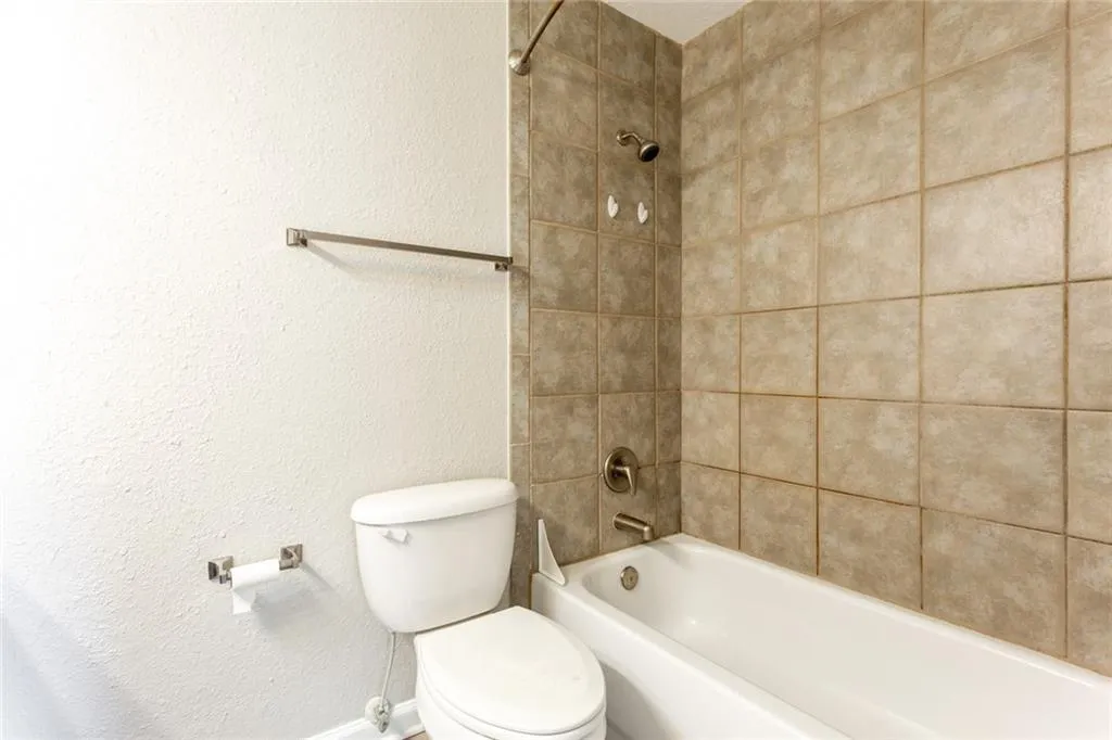 125 N River Drive Unit B, Sandy Springs, Georgia 30350, 2 Bedrooms Bedrooms, ,2 BathroomsBathrooms,Residential,Sold,125 N River Drive Unit B,6103394