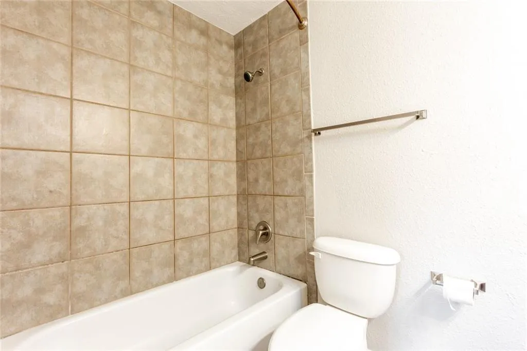 125 N River Drive Unit B, Sandy Springs, Georgia 30350, 2 Bedrooms Bedrooms, ,2 BathroomsBathrooms,Residential,Sold,125 N River Drive Unit B,6103394