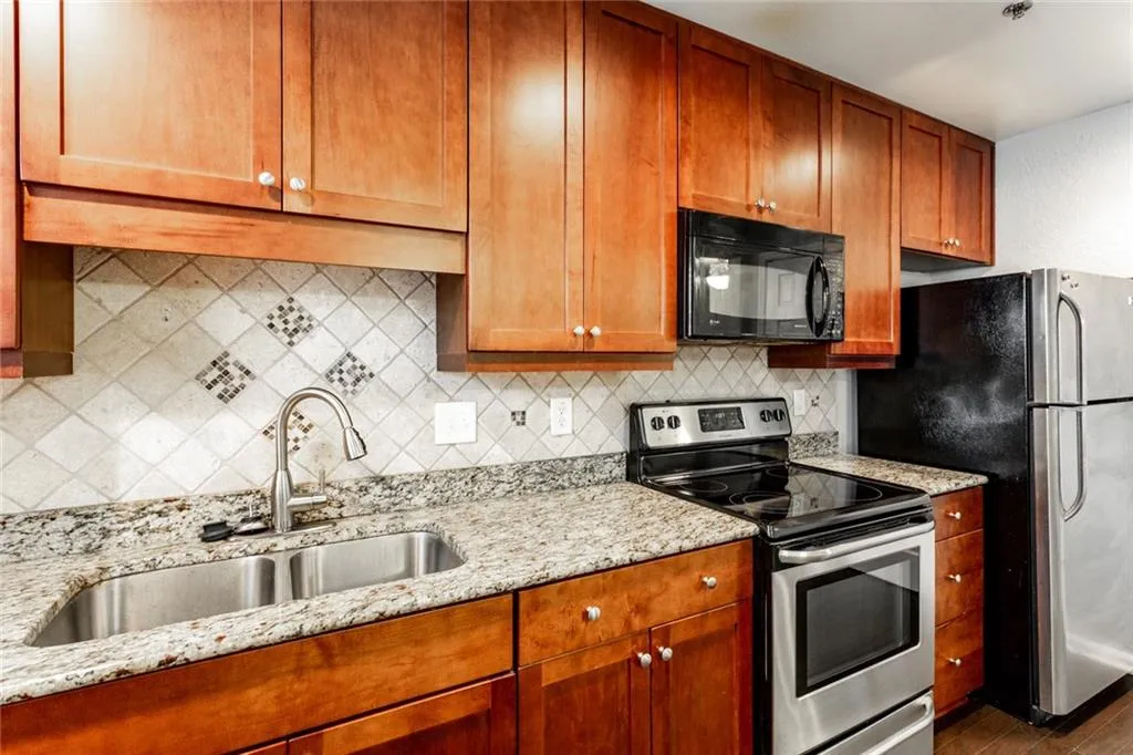 125 N River Drive Unit B, Sandy Springs, Georgia 30350, 2 Bedrooms Bedrooms, ,2 BathroomsBathrooms,Residential,Sold,125 N River Drive Unit B,6103394