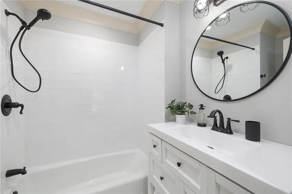 890 Edgewater Trail, Sandy Springs, Georgia 30328, 4 Bedrooms Bedrooms, ,3 BathroomsBathrooms,Residential,Sold,890 Edgewater Trail,7044438