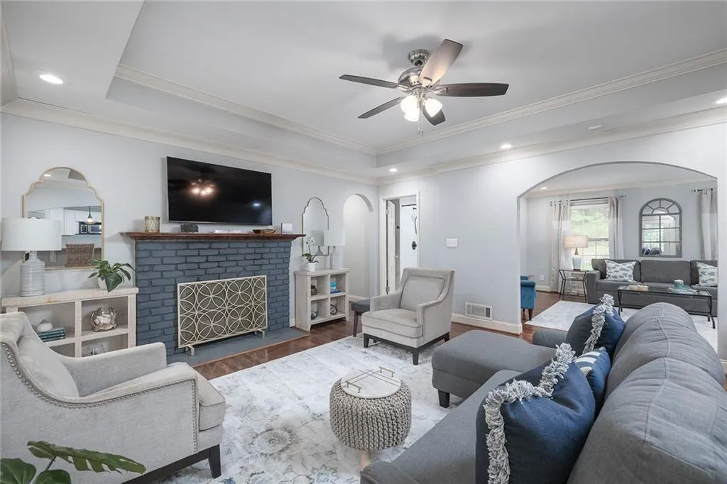 890 Edgewater Trail, Sandy Springs, Georgia 30328, 4 Bedrooms Bedrooms, ,3 BathroomsBathrooms,Residential,Sold,890 Edgewater Trail,7044438