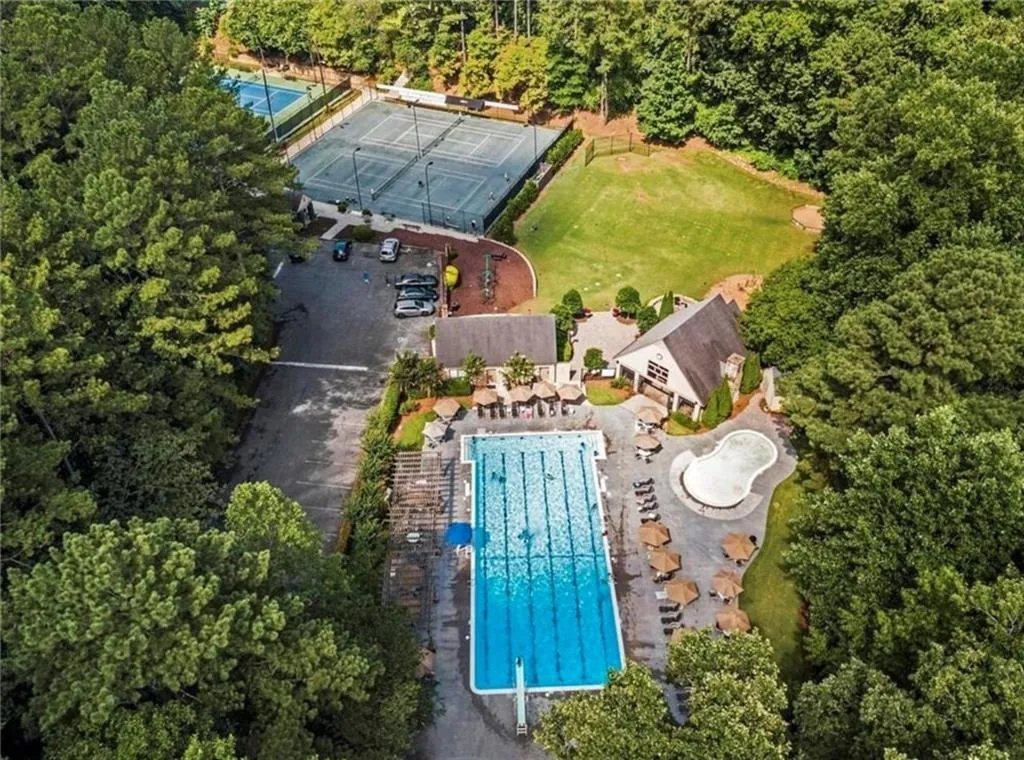 890 Edgewater Trail, Sandy Springs, Georgia 30328, 4 Bedrooms Bedrooms, ,3 BathroomsBathrooms,Residential,Sold,890 Edgewater Trail,7044438