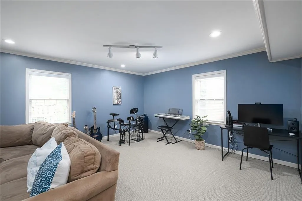 890 Edgewater Trail, Sandy Springs, Georgia 30328, 4 Bedrooms Bedrooms, ,3 BathroomsBathrooms,Residential,Sold,890 Edgewater Trail,7044438