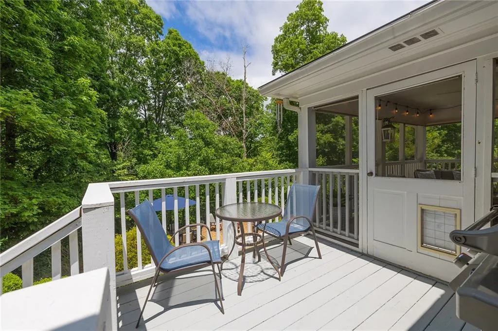 890 Edgewater Trail, Sandy Springs, Georgia 30328, 4 Bedrooms Bedrooms, ,3 BathroomsBathrooms,Residential,Sold,890 Edgewater Trail,7044438