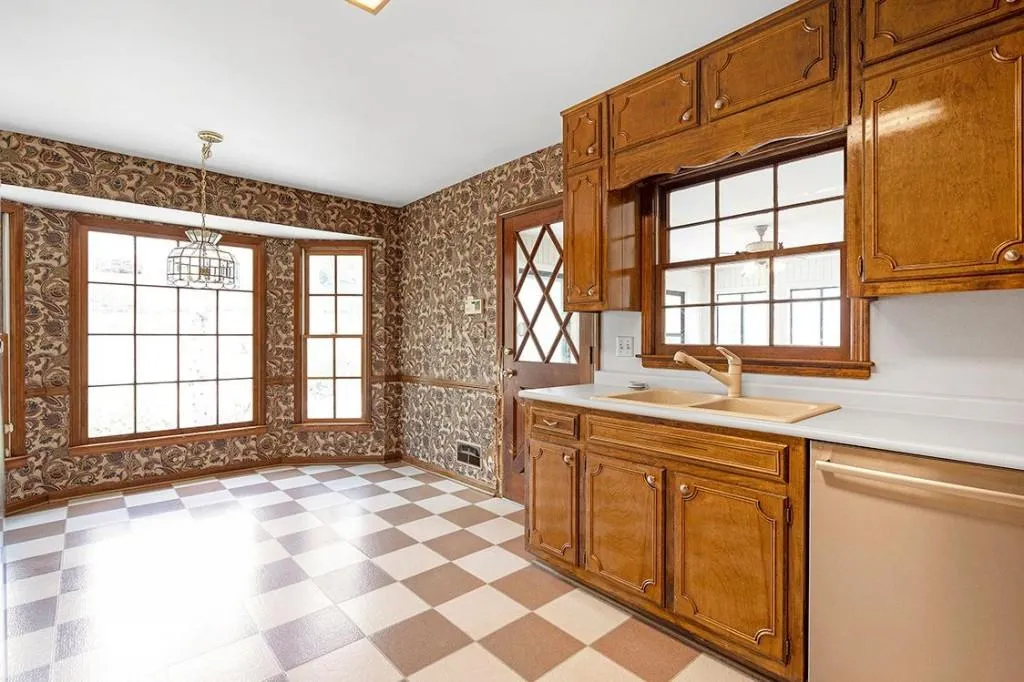 24 Brandon Ridge Drive, Sandy Springs, Georgia 30328, 4 Bedrooms Bedrooms, ,2 BathroomsBathrooms,Residential,Sold,24 Brandon Ridge Drive,7024082