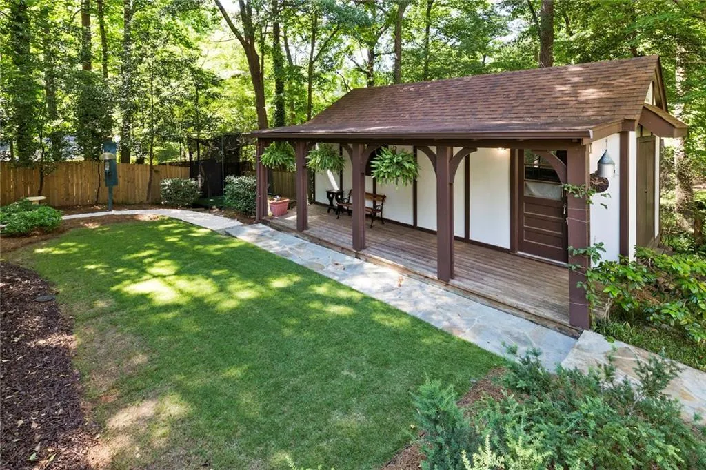 4770 Powers Ferry Road, Sandy Springs, Georgia 30327, 5 Bedrooms Bedrooms, ,4 BathroomsBathrooms,Residential,Sold,4770 Powers Ferry Road,5861163