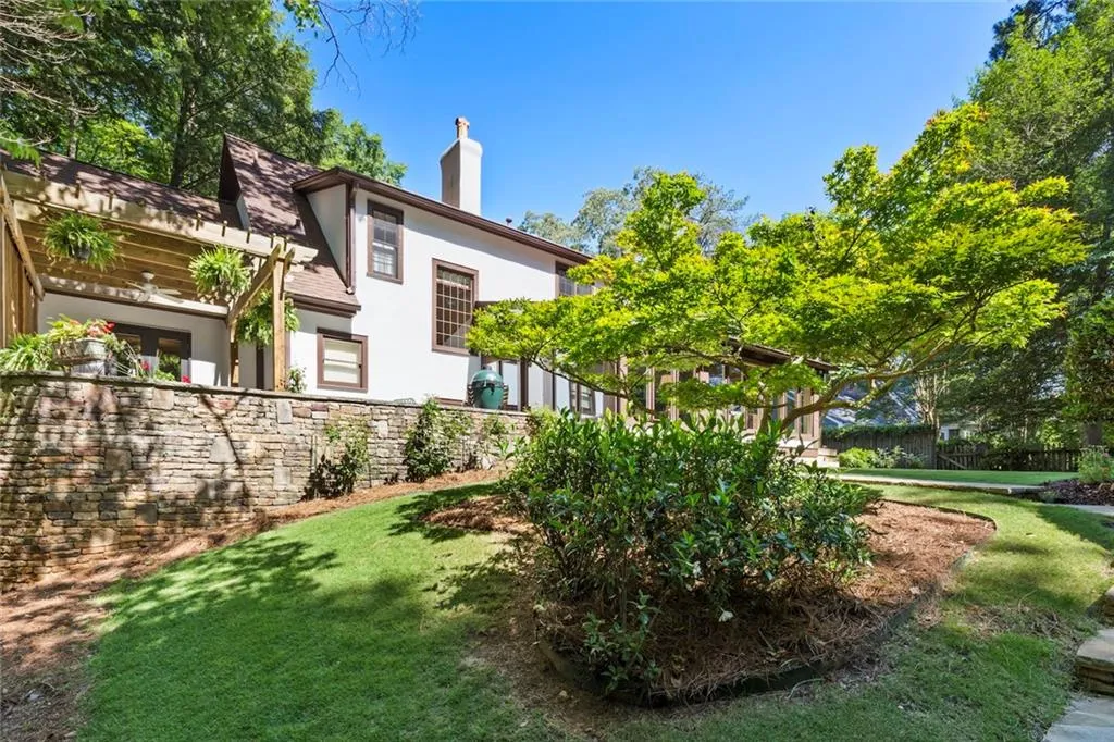 4770 Powers Ferry Road, Sandy Springs, Georgia 30327, 5 Bedrooms Bedrooms, ,4 BathroomsBathrooms,Residential,Sold,4770 Powers Ferry Road,5861163