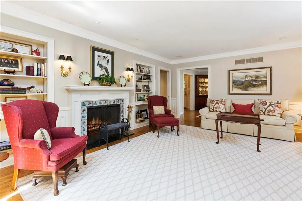 4770 Powers Ferry Road, Sandy Springs, Georgia 30327, 5 Bedrooms Bedrooms, ,4 BathroomsBathrooms,Residential,Sold,4770 Powers Ferry Road,5861163
