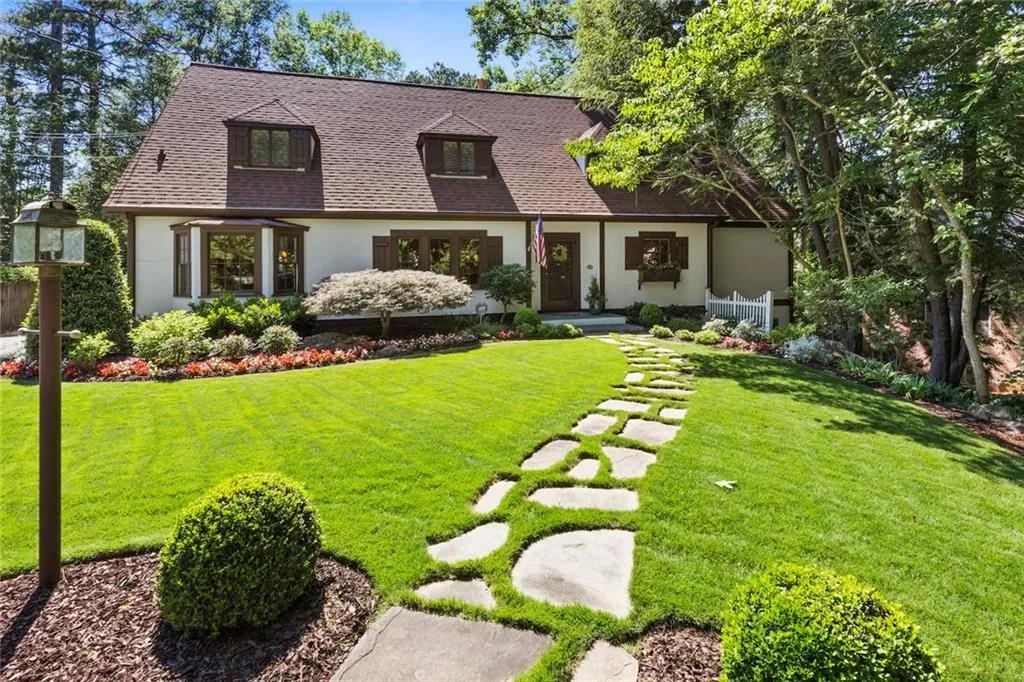 4770 Powers Ferry Road, Sandy Springs, Georgia 30327, 5 Bedrooms Bedrooms, ,4 BathroomsBathrooms,Residential,Sold,4770 Powers Ferry Road,5861163