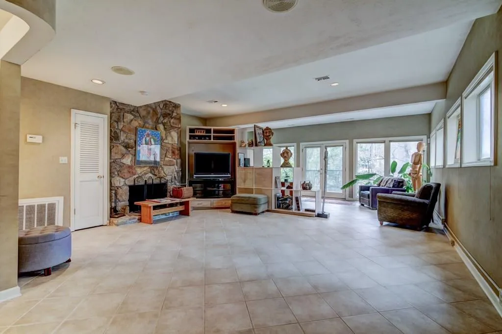 220 River Court Parkway, Sandy Springs, Georgia 30328, 4 Bedrooms Bedrooms, ,5 BathroomsBathrooms,Residential,Sold,220 River Court Parkway,5983628
