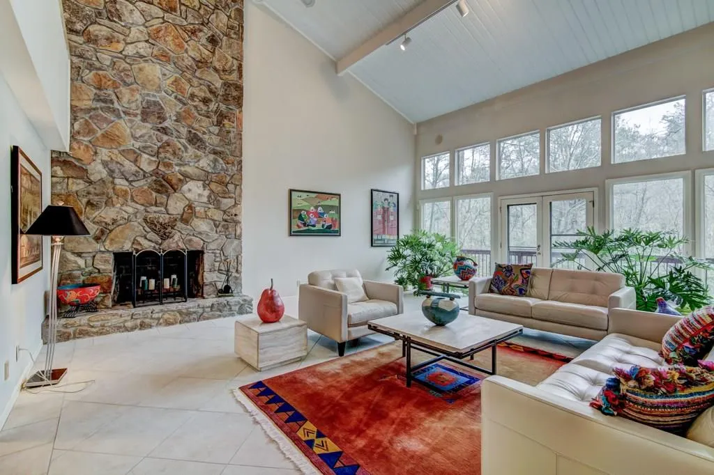 220 River Court Parkway, Sandy Springs, Georgia 30328, 4 Bedrooms Bedrooms, ,5 BathroomsBathrooms,Residential,Sold,220 River Court Parkway,5983628