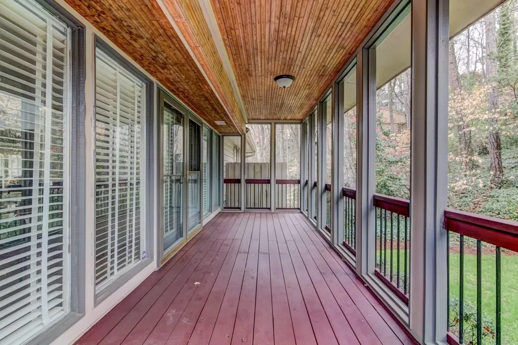 220 River Court Parkway, Sandy Springs, Georgia 30328, 4 Bedrooms Bedrooms, ,5 BathroomsBathrooms,Residential,Sold,220 River Court Parkway,5983628