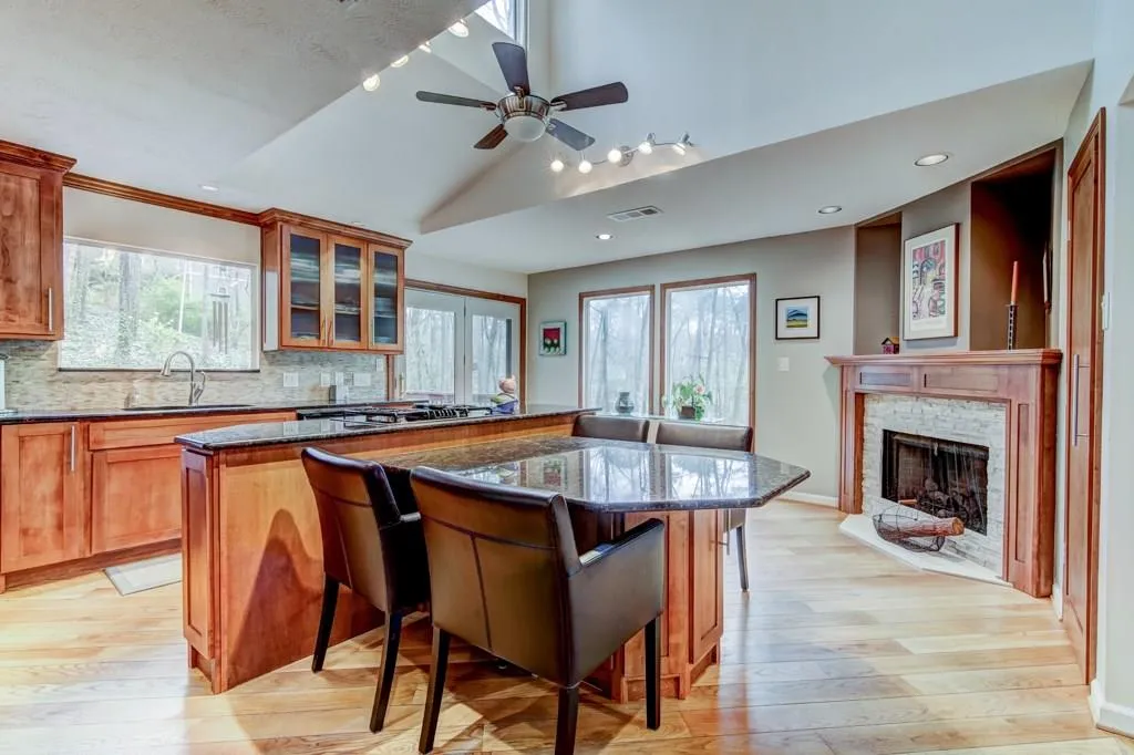 220 River Court Parkway, Sandy Springs, Georgia 30328, 4 Bedrooms Bedrooms, ,5 BathroomsBathrooms,Residential,Sold,220 River Court Parkway,5983628