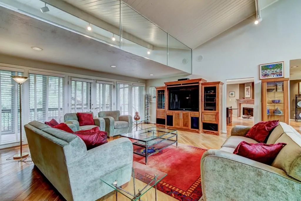 220 River Court Parkway, Sandy Springs, Georgia 30328, 4 Bedrooms Bedrooms, ,5 BathroomsBathrooms,Residential,Sold,220 River Court Parkway,5983628